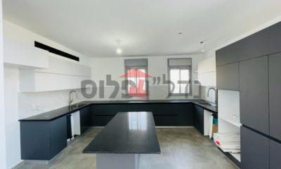 f65fbf8a-b18c-47d7-88d9-7cc3e0ba70d9