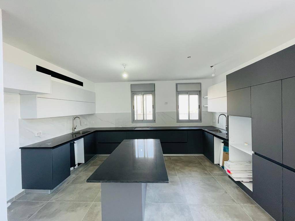 f65fbf8a-b18c-47d7-88d9-7cc3e0ba70d9